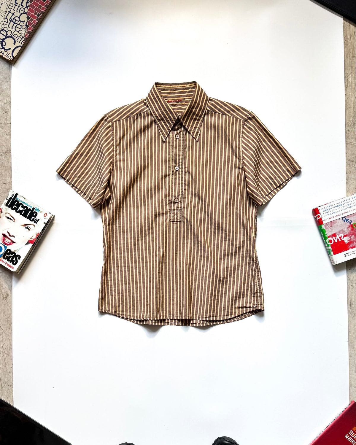 2000s Vertical Striped Brown / Yellow Quarter Button Up Shirt (~M~)