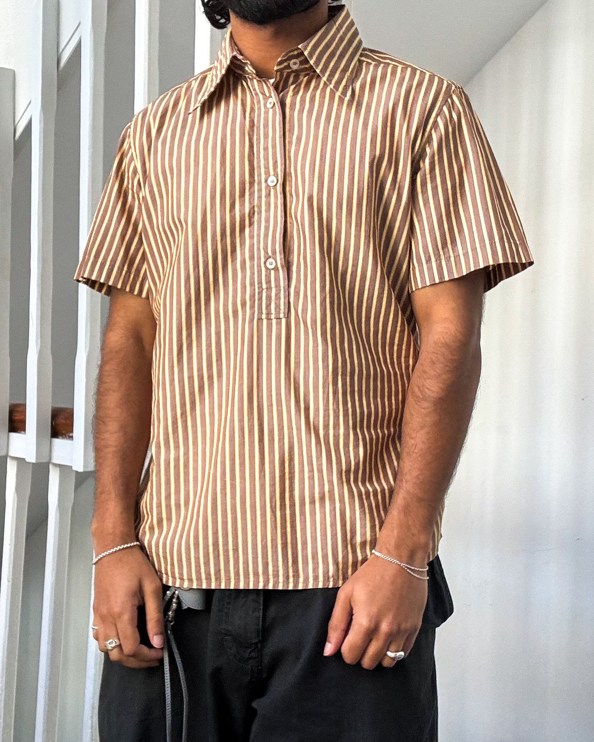 2000s Vertical Striped Brown / Yellow Quarter Button Up Shirt (~M~)